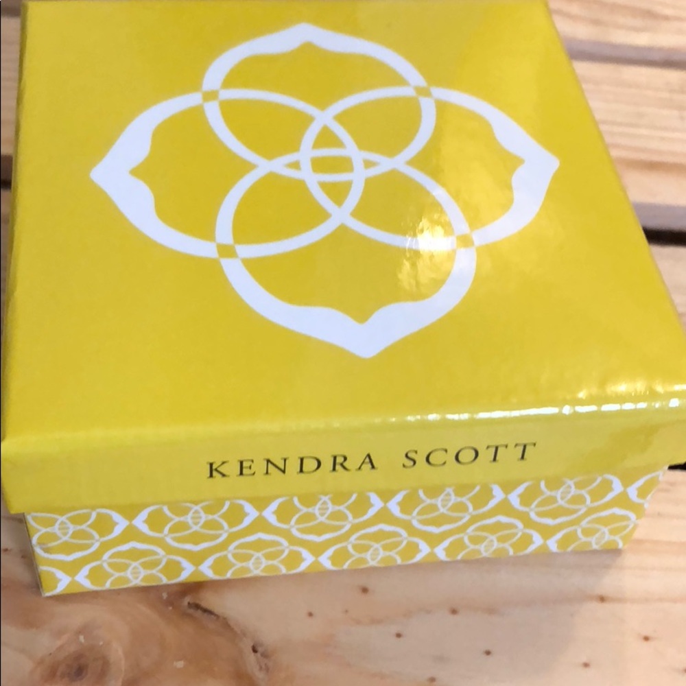 Empty Kendra Scott box